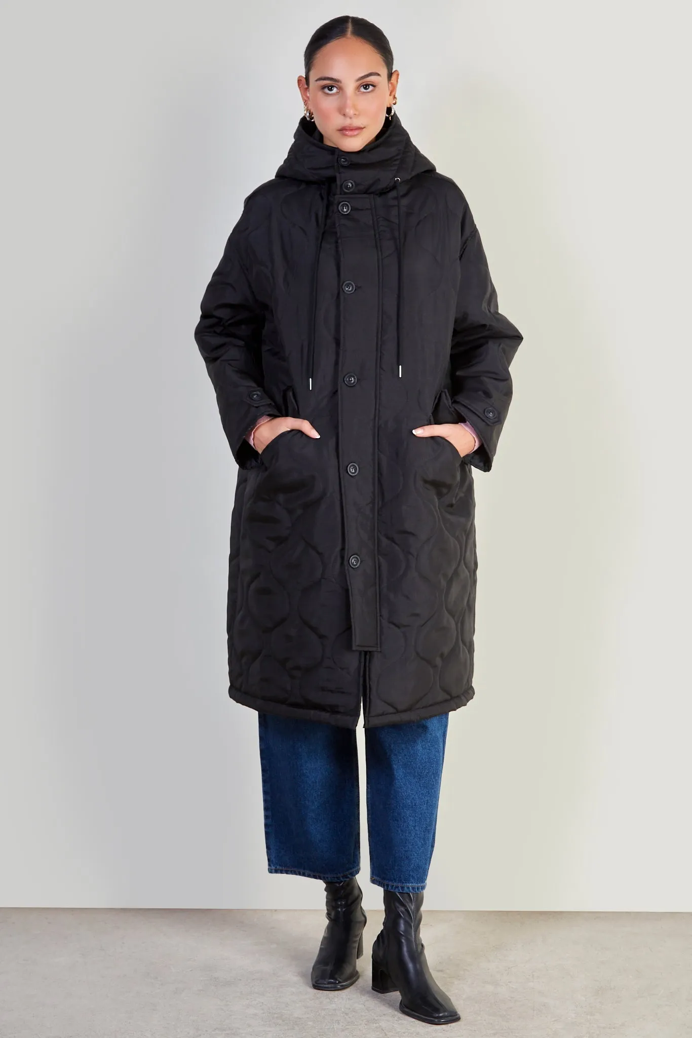 Black long rounded quilt jacket