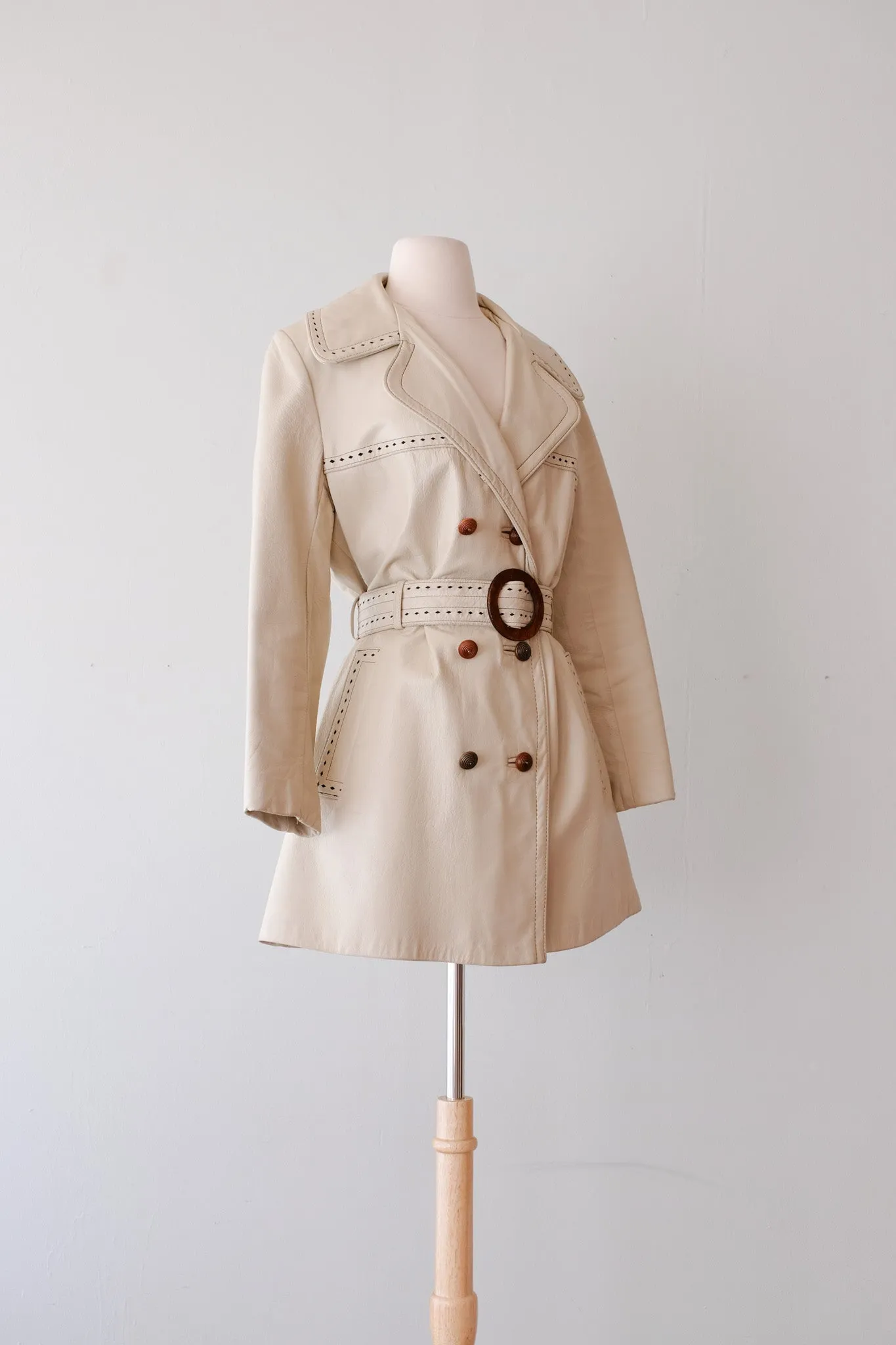 Hot 1970's Eggshell Leather Peacoat / Sz M/L