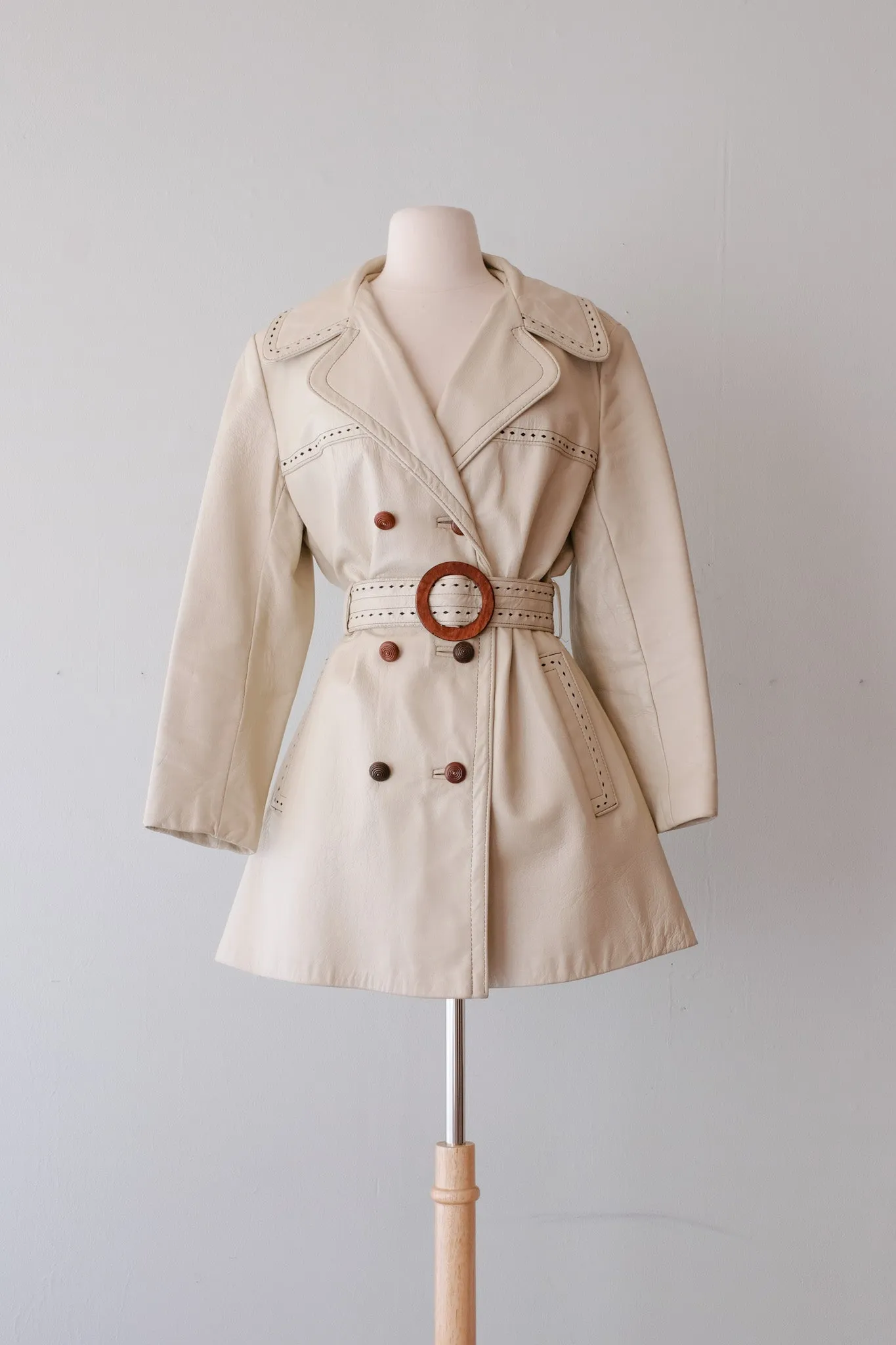 Hot 1970's Eggshell Leather Peacoat / Sz M/L