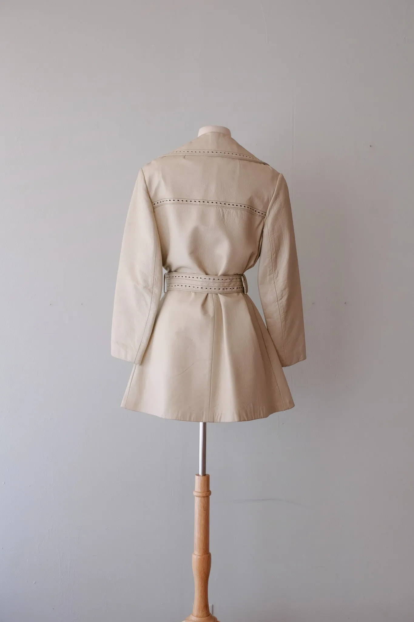 Hot 1970's Eggshell Leather Peacoat / Sz M/L