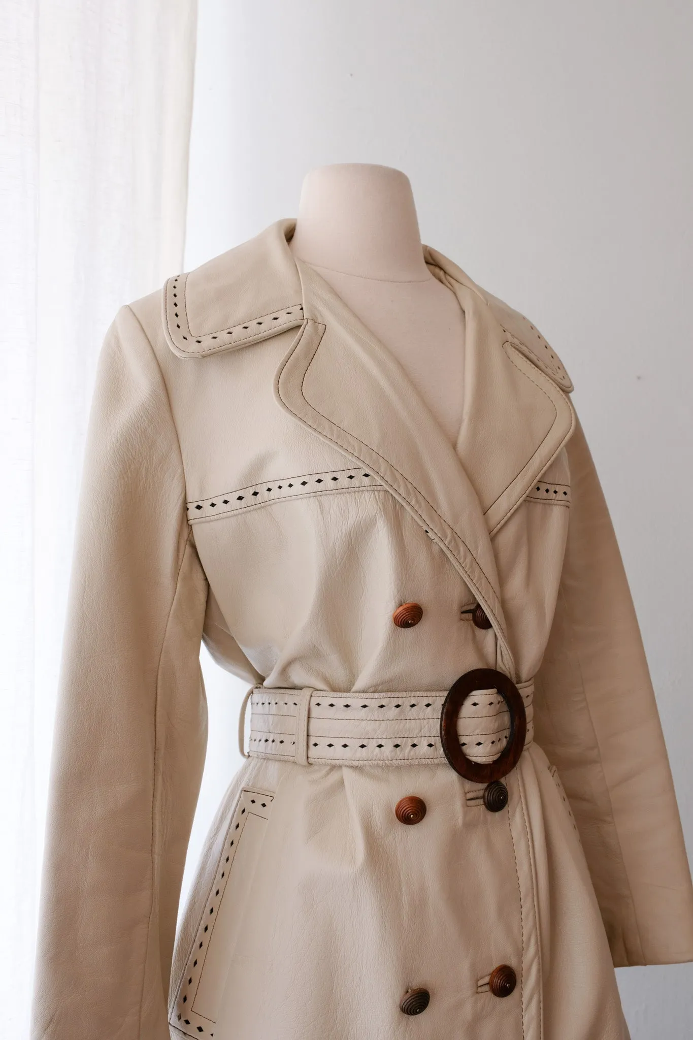 Hot 1970's Eggshell Leather Peacoat / Sz M/L
