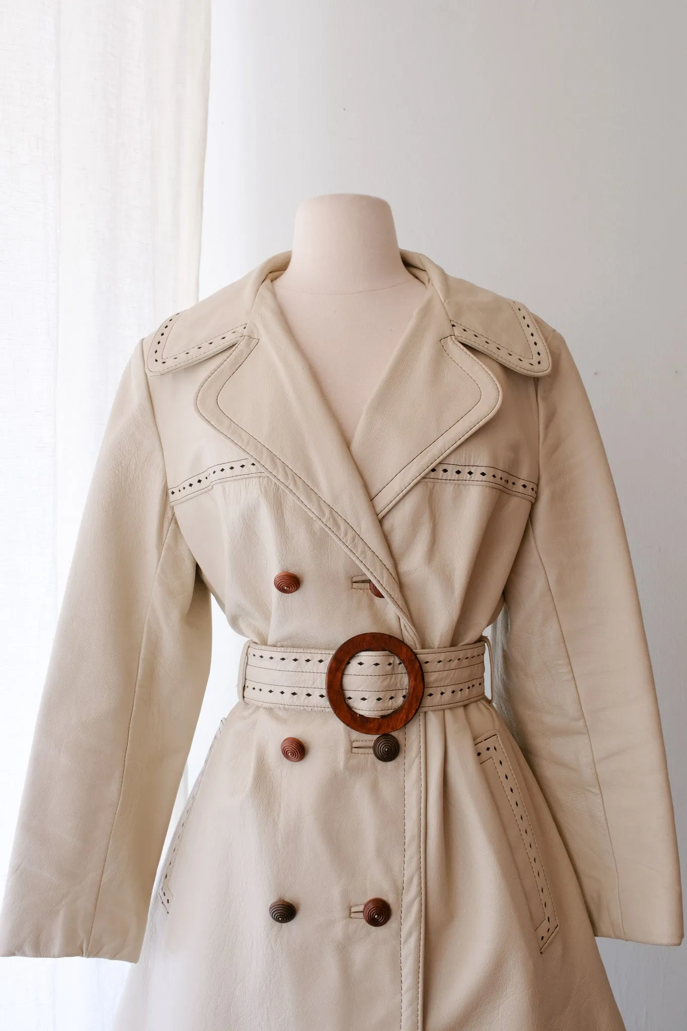 Hot 1970's Eggshell Leather Peacoat / Sz M/L