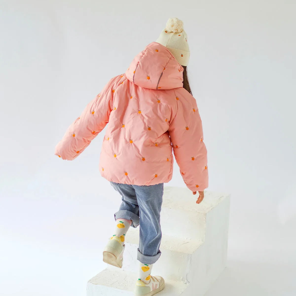 Manteau doudoune à capuchon rose avec broderies, enfant || Pink hooded puffer coat with embroidery, child